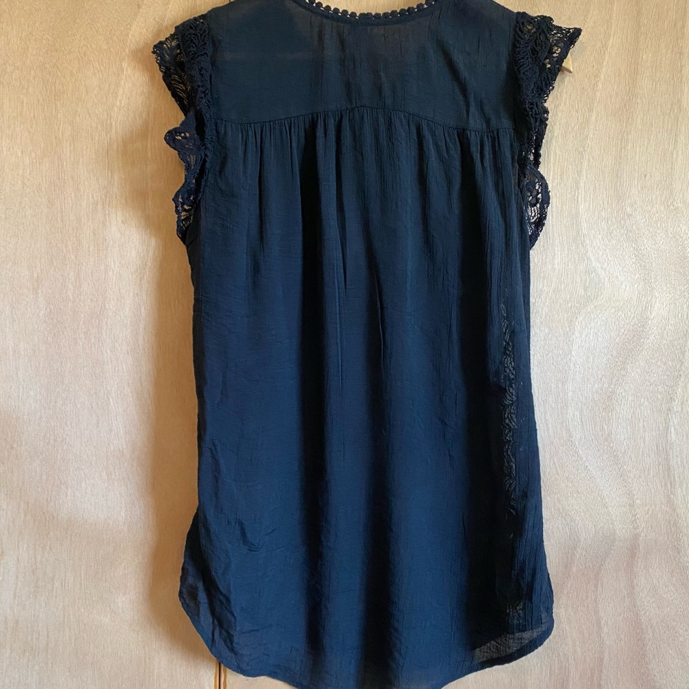 No boundaries shirt / top, black w/ lace & ruffle detailing, size XL (15-17) - Picture 2 of 4
